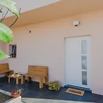 Lovely M&k In Peaceful Area - Apartman Zára