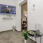 Lovely M&k In Peaceful Area - Apartman *