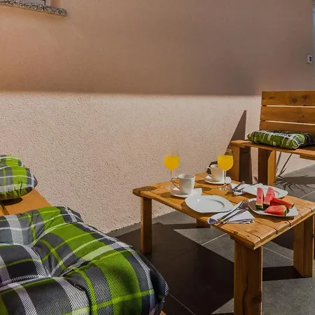 Lovely M&k In Peaceful Area - Apartman Zára