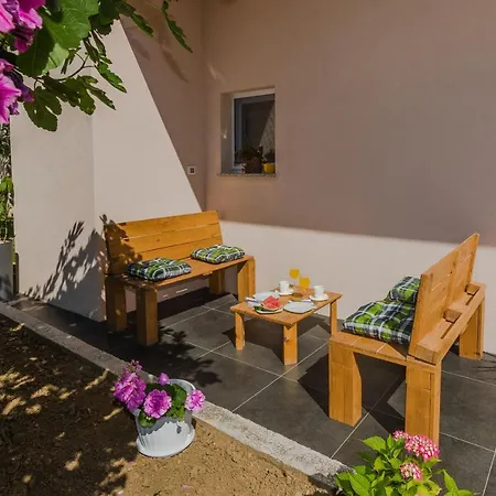 Lovely M&k In Peaceful Area - Апартаменты Задар