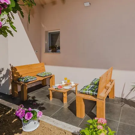 Lovely M&k In Peaceful Area -