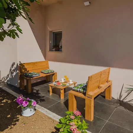 Lovely M&k In Peaceful Area - Задар