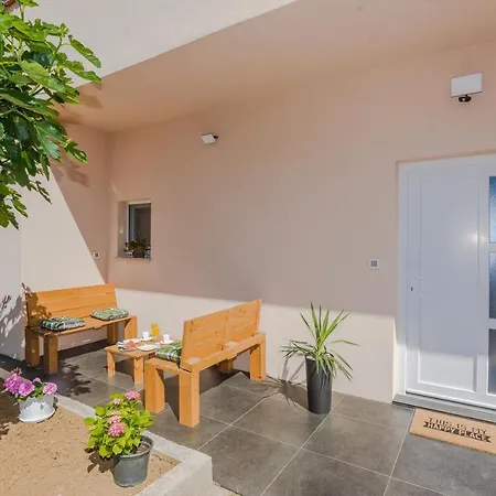 Lovely M&k In Peaceful Area - * זאדאר