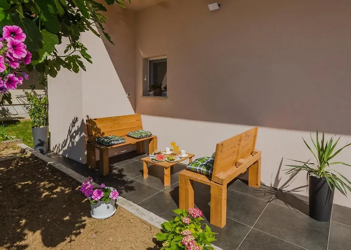 Lovely M&k In Peaceful Area - Ζαντάρ